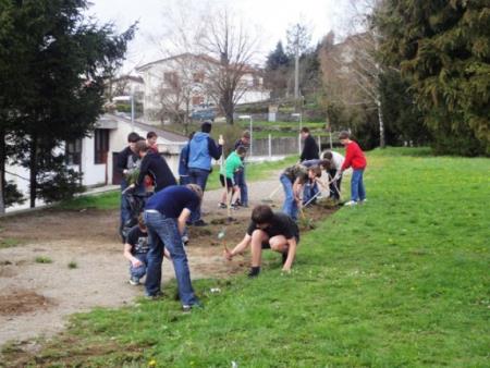Tudi OŠ Dragotina Ketteja se je vključila v vseslovensko akcijo čiščenja 09